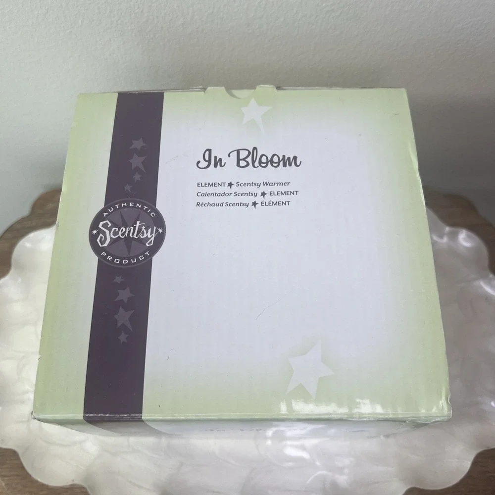 Scentsy‎ In Bloom Element Warmer Retired Pink Flower Wax Warmer NIB